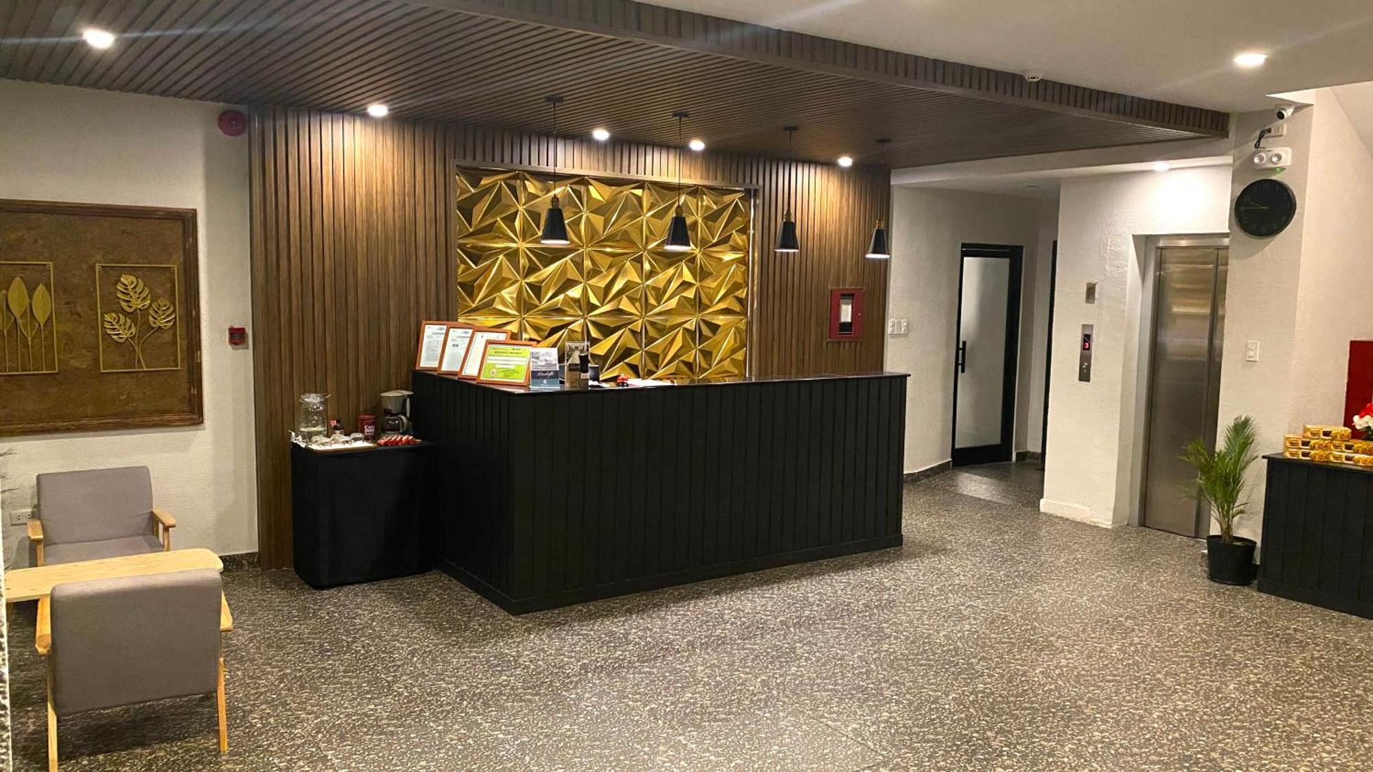 Rudolfo Suites 罗哈斯城 外观 照片