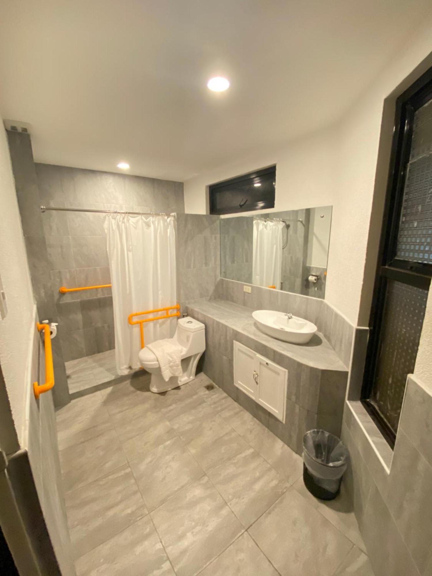 Rudolfo Suites 罗哈斯城 外观 照片